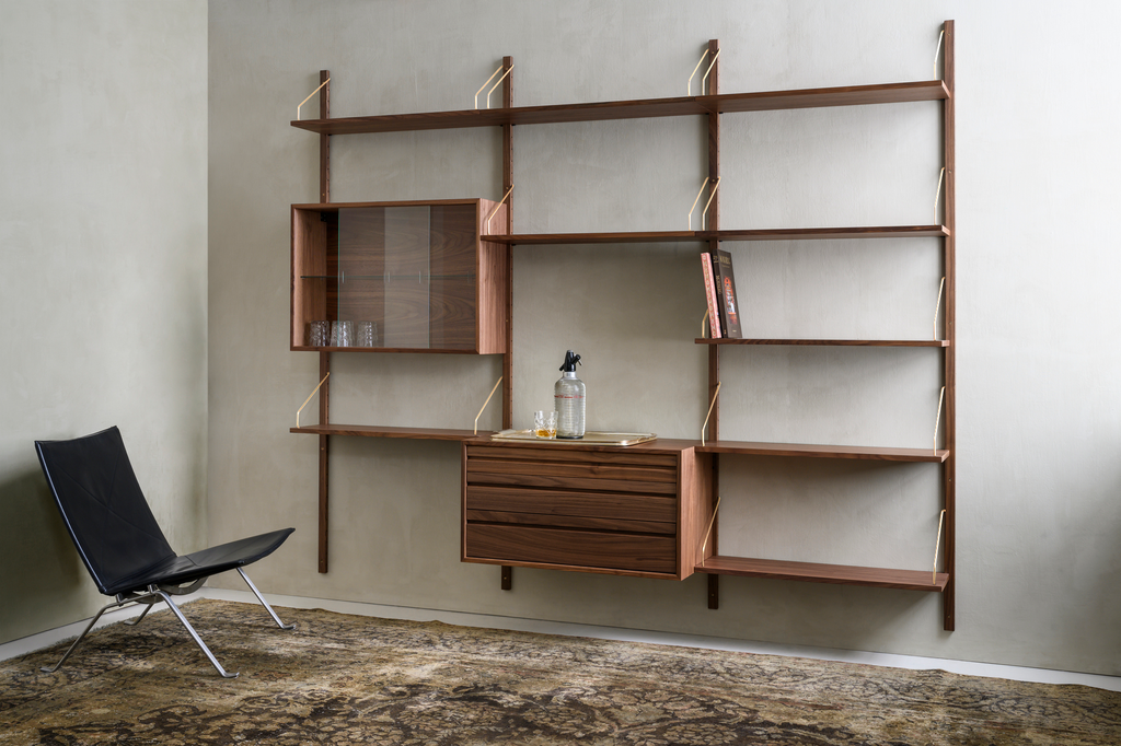 Royal System shelving / Brass / Smoked oak