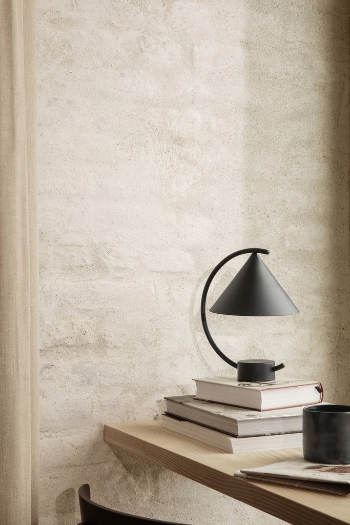 Meridian Portable Table Lamp / Black