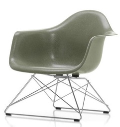 Eames Fiberglass Chair LAR