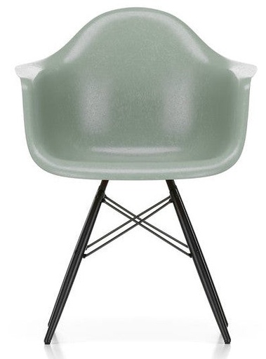 Eames Fiberglass Chair DAW