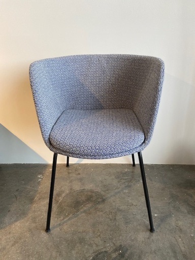 Verve 4 leg Fully upholstered - Model 3744 / Fabric Kvadrat Noise 742 (discontinued)