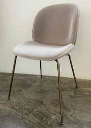 Beetle Dining Chair - Fully upholstered / Antique brass / Kvadrat Harald 3 233