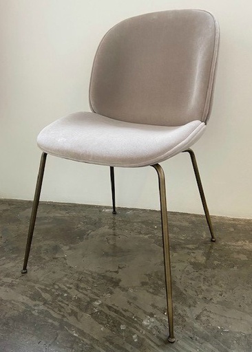 Beetle Dining Chair - Fully upholstered - Antique brass - Kvadrat Harald 3 233