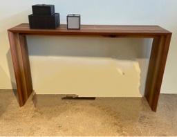 Kant Console Table / Walnut oil